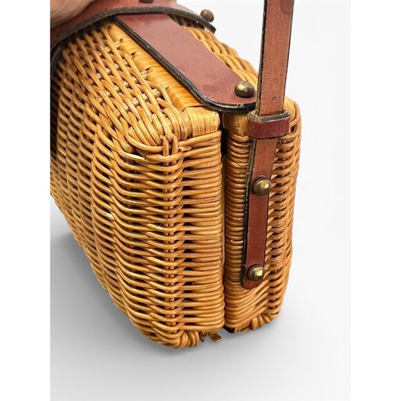 Vintage Etienne Aigner Wicker Leather Shoulder Bag with Twist-lock - Picture 2 of 8